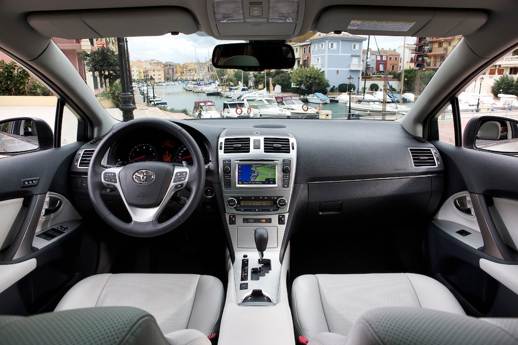 Toyota Avensis (2012)