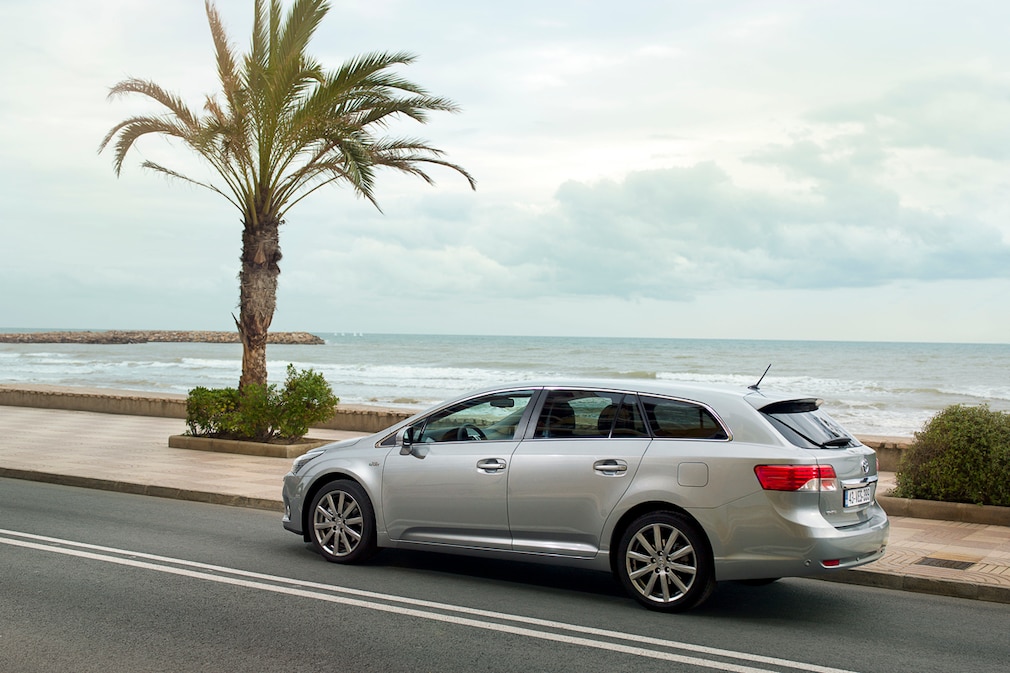 Toyota Avensis (2012)
