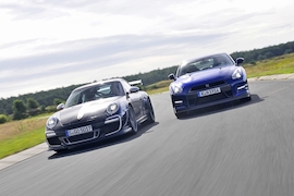 Nissan GT-R Porsche 911 GT3 RS 4.0