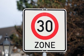 Tempo-30-Schild