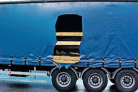 Aufgeschlitzte Lkw-Plane