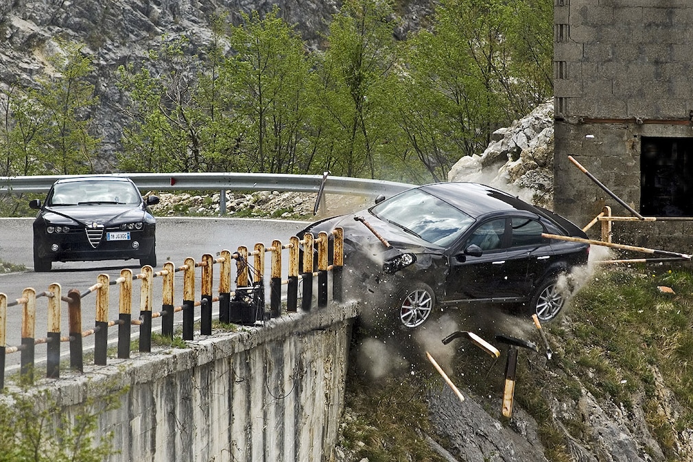 Aston Martin DBS James Bond 007 Daniel Craig Ein Quantum Trost