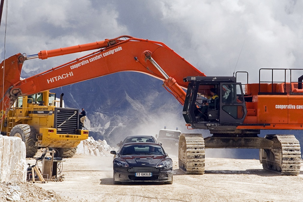 Aston Martin DBS James Bond 007 Daniel Craig Ein Quantum Trost