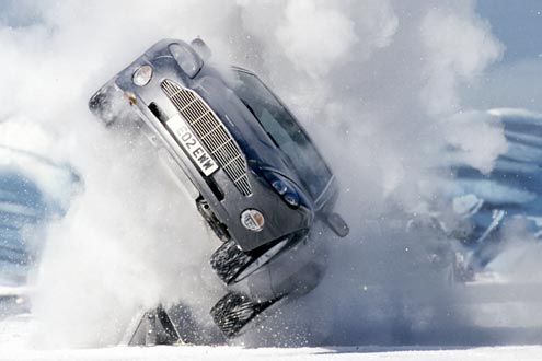 Aston Martin Vanquish Jaguar XK8 James Bond 007 Pierce Brosnan Stirb an einem anderen Tag