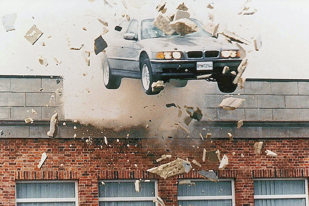 BMW 750 iL E38 James Bond 007 Pierce Brosnan Der Morgen stirbt nie