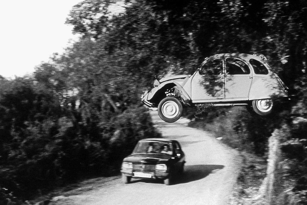 Citroën 2CV Peugeot 504 James Bond 007 In tödlicher Mission