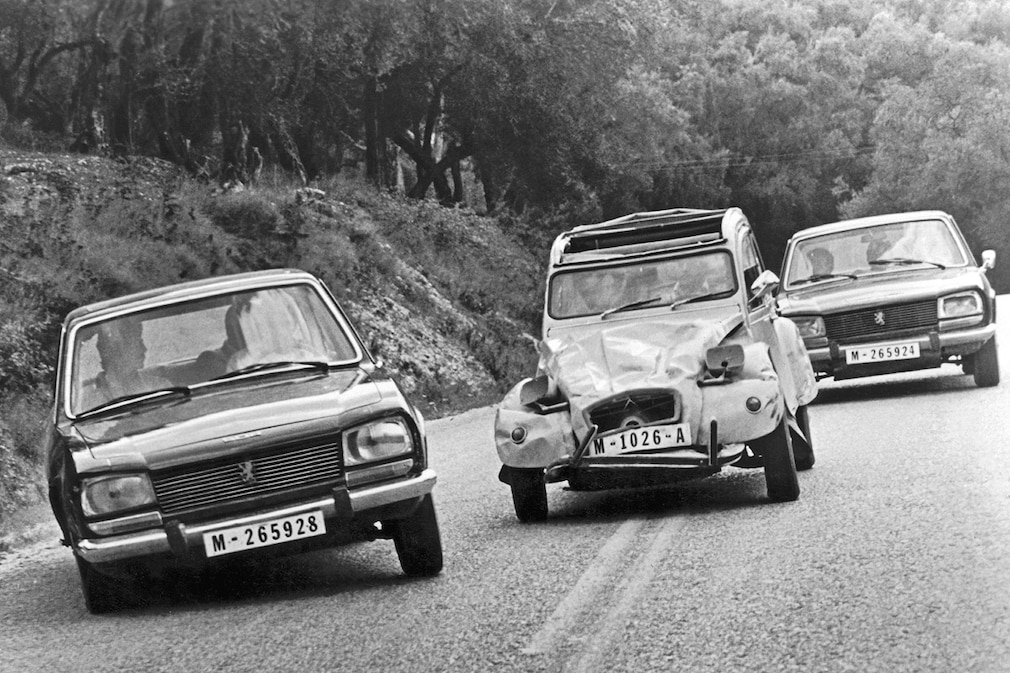 Citroën 2CV Peugeot 504 James Bond 007 Roger Moore In tödlicher Mission