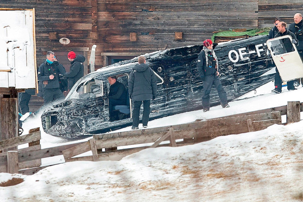 Notgelandetes Flugzeug von James Bond