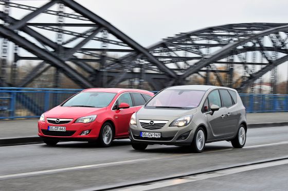 Kombi oder Van? Opel Astra Sports Tourer trifft auf Opel Meriva - AUTO BILD