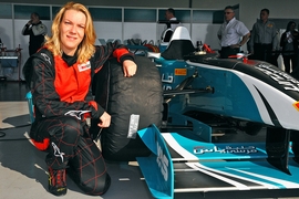 Bianca Garloff am Formel 1 Doppelsitzer