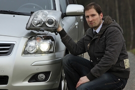 Christian B. mit seinem Toyota Avensis
