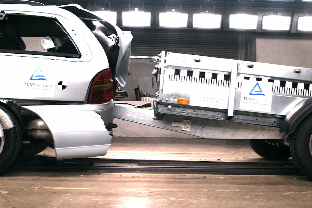 Crashtest mit Anhänger