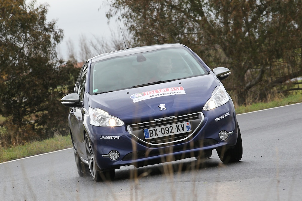 Peugeot 208 e-HDi 115