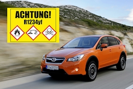 Warnschild Kältemittel R1234yf und Subaru XV (Montage)