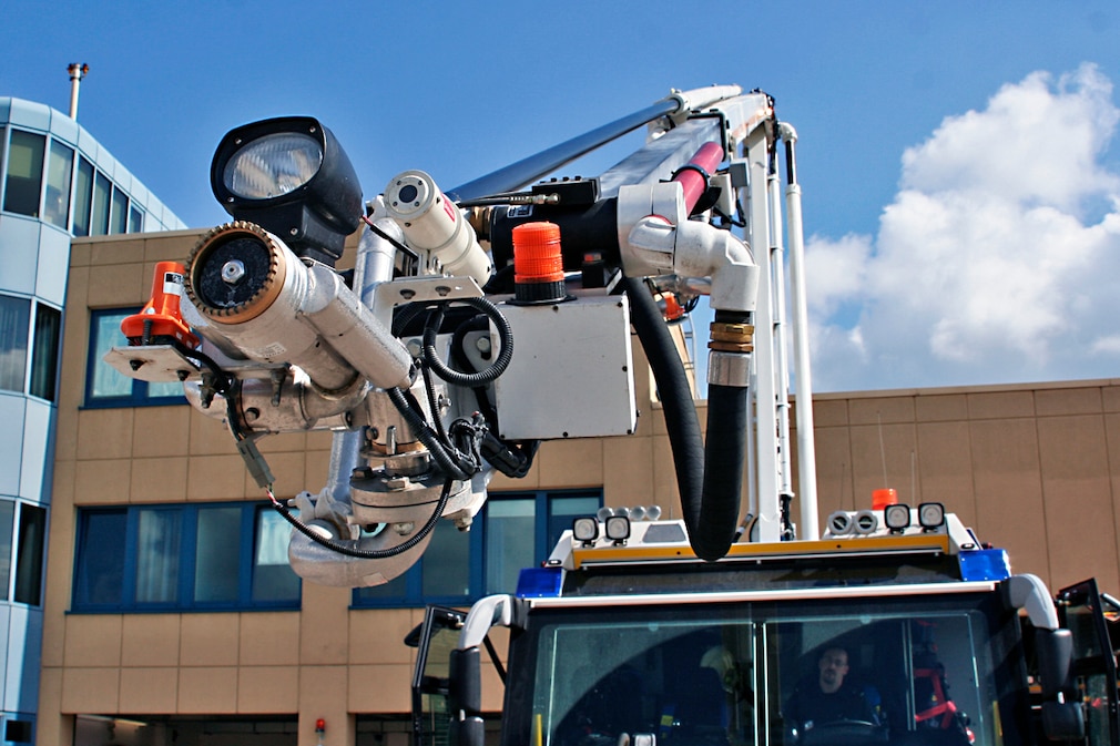 Ziegler Z8 am Flughafen Hamburg