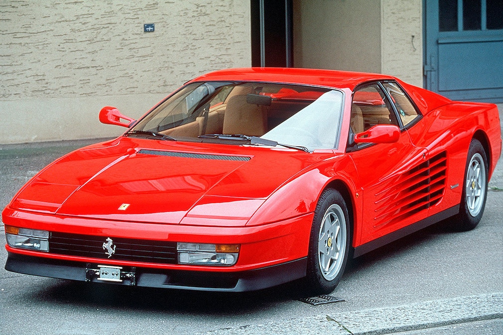 Ferrari Testarossa - Das "Flagschiff" des zum Fiat-Konzern gehörenden Sportwagenherstellers Ferrari, der Testarossa, aufgenommen im Juni 1994.