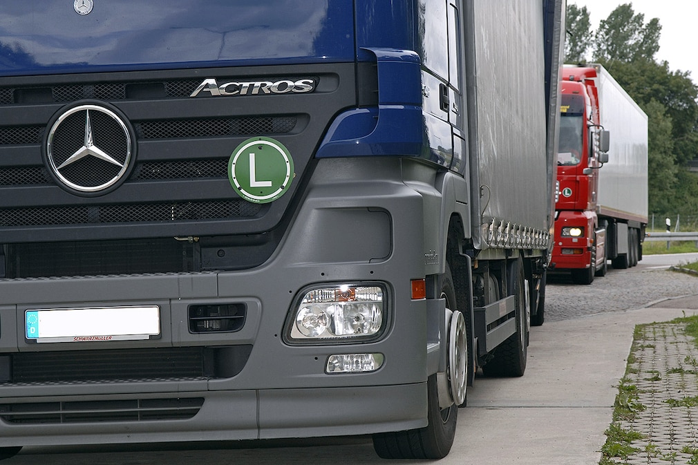 Lkw Stellplätze auf Raststätten
