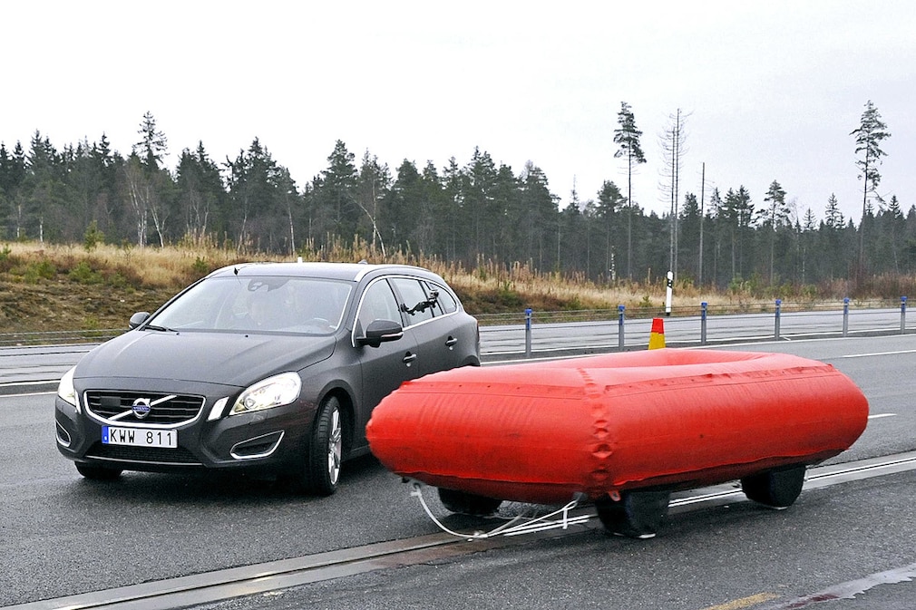 Volvo Kreuzungs-Assistent im Test