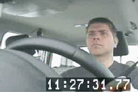 Die Kamera überwacht den Fahrer und die Straße