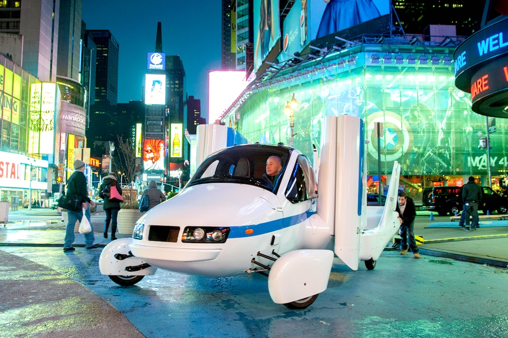 Terrafugia Flugauto auf der Straße Front