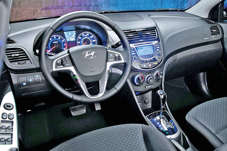 Hyundai Accent Cockpit