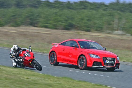 Ducati 1199 Panigale S und Audi TT RS plus