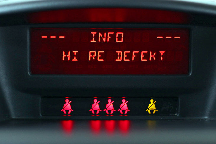 Peugeot 207 1.4i: Fehlermeldung im Bordcomputer
