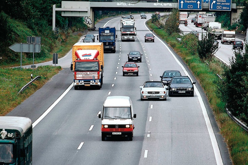Behinderter Überholvorgang auf der Autobahn