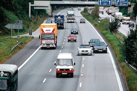 Behinderter Überholvorgang auf der Autobahn