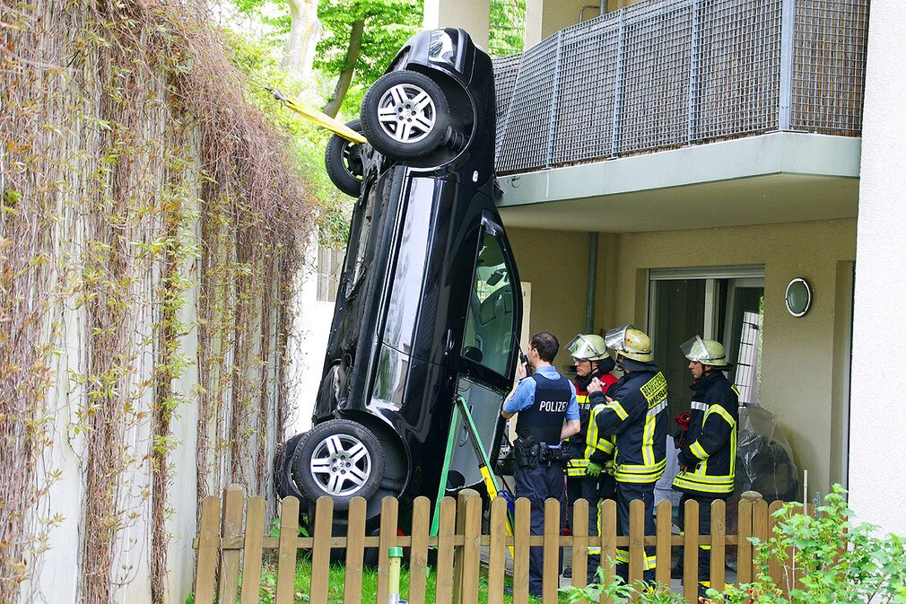 Unfall VW Golf in Wiesbaden April 2012