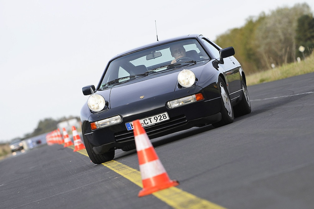 Porsche 928 S4