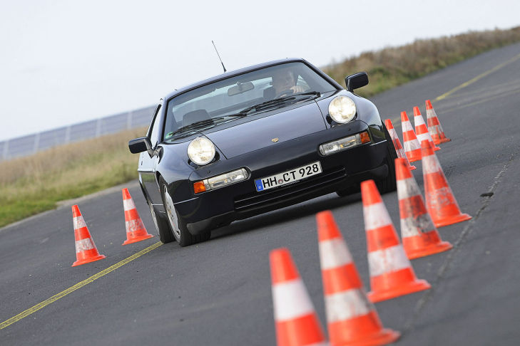 Porsche 928 S4