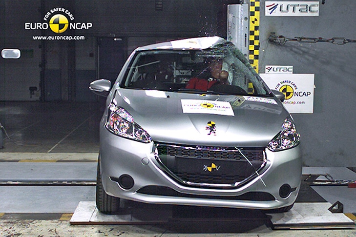 Peugeot 208– Pole crash test