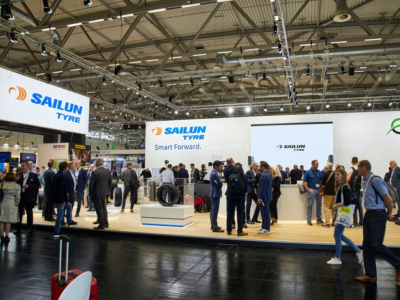 Zwei Tage im Mittelpunkt des Interesses: der moderne, gro�e Messe-Stand von Sailun
